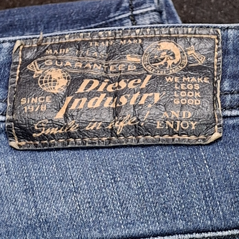 Diesel Industry Safado-R   Regular Slim Straight Distressed Denim Jeans  W29 L32